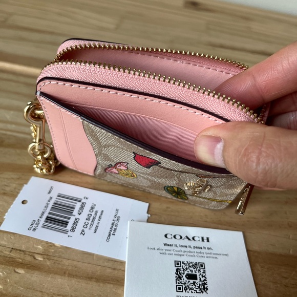 Coach Card Case🎈🎈 - Picture 6 of 9